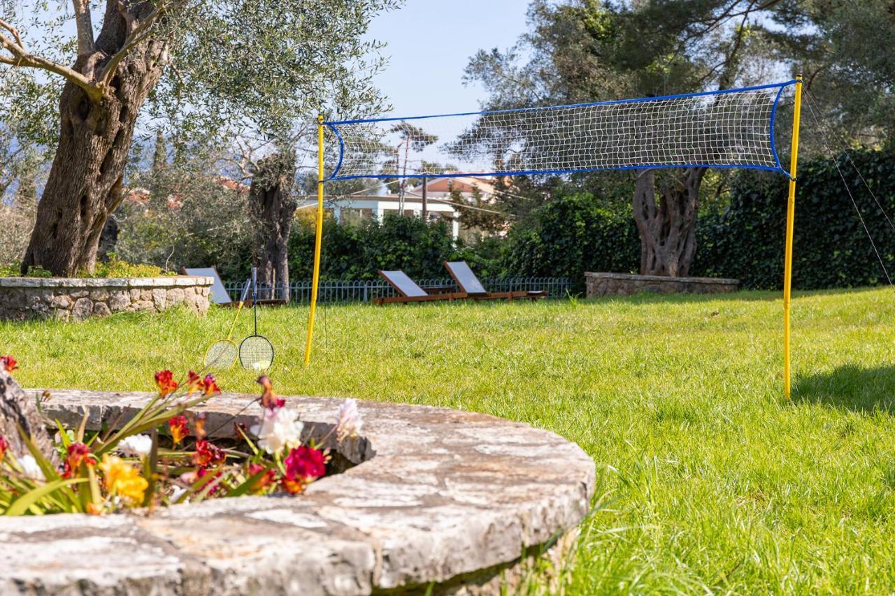 Spyrelia Villa With Private Pool & Outdoor Hot Tub Dassia  Zewnętrze zdjęcie