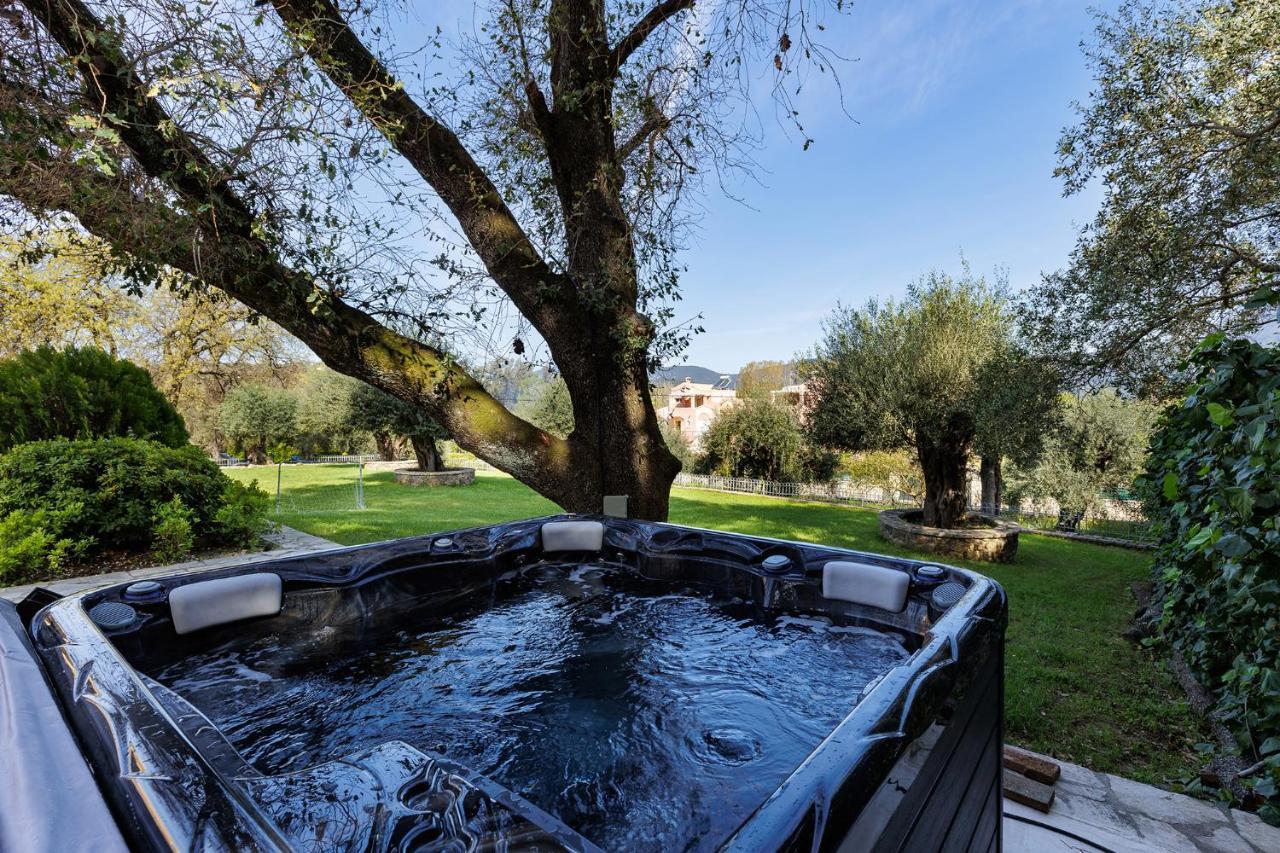Spyrelia Villa With Private Pool & Outdoor Hot Tub Dassia  Zewnętrze zdjęcie