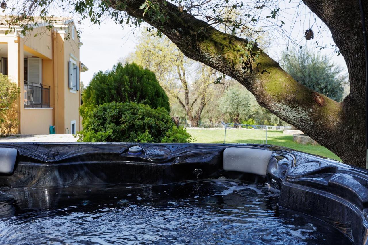 Spyrelia Villa With Private Pool & Outdoor Hot Tub Dassia  Zewnętrze zdjęcie