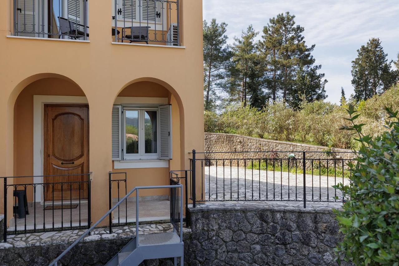 Spyrelia Villa With Private Pool & Outdoor Hot Tub Dassia  Zewnętrze zdjęcie