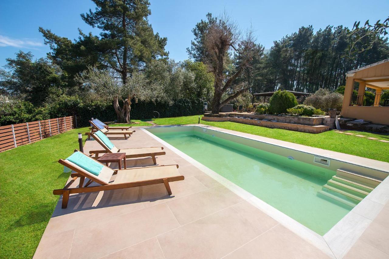 Spyrelia Villa With Private Pool & Outdoor Hot Tub Dassia  Zewnętrze zdjęcie